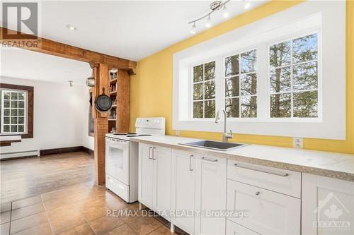 1015 Labrosse Street, East Hawkesbury, ON - Indoor Photo Showing Kitchen