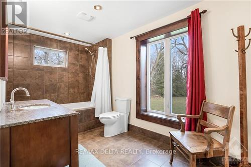 1015 Labrosse Street, East Hawkesbury, ON - Indoor Photo Showing Bathroom