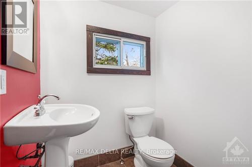 1015 Labrosse Street, East Hawkesbury, ON - Indoor Photo Showing Bathroom