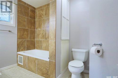 439 Wascana Street, Regina, SK - Indoor Photo Showing Bathroom