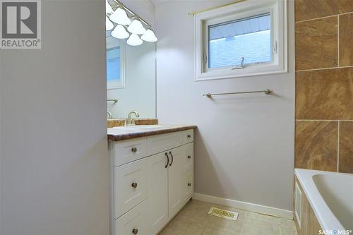 439 Wascana Street, Regina, SK - Indoor Photo Showing Bathroom