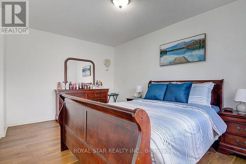 65 Trevino Circle, Barrie, ON - Indoor Photo Showing Bedroom