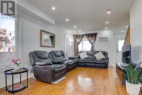 65 Trevino Circle, Barrie, ON - Indoor Photo Showing Living Room