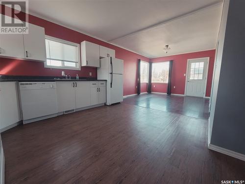 373 7Th Avenue W, Melville, SK - Indoor Photo Showing Kitchen