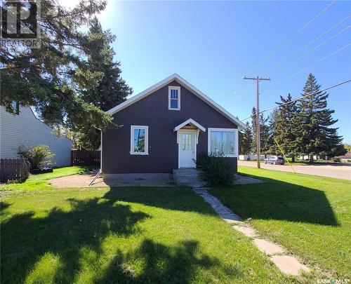 373 7Th Avenue W, Melville, SK - Outdoor