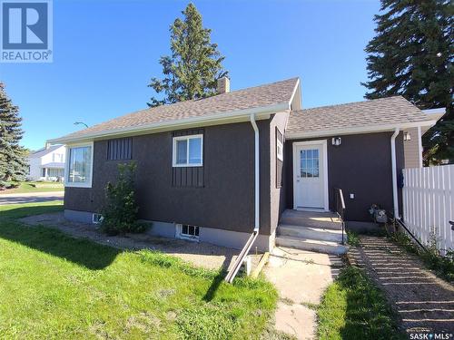 373 7Th Avenue W, Melville, SK - Outdoor