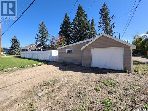 373 7Th Avenue W, Melville, SK - Outdoor