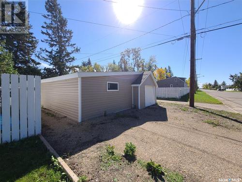 373 7Th Avenue W, Melville, SK - Outdoor