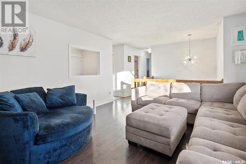 262 Nesbitt Crescent, Saskatoon, SK - Indoor Photo Showing Living Room