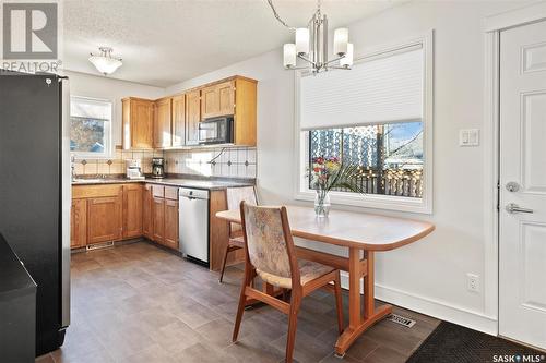 262 Nesbitt Crescent, Saskatoon, SK - Indoor Photo Showing Kitchen