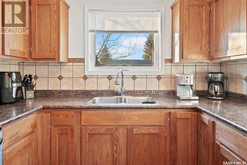 262 Nesbitt Crescent, Saskatoon, SK - Indoor Photo Showing Kitchen With Double Sink