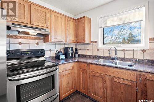 262 Nesbitt Crescent, Saskatoon, SK - Indoor Photo Showing Kitchen With Double Sink