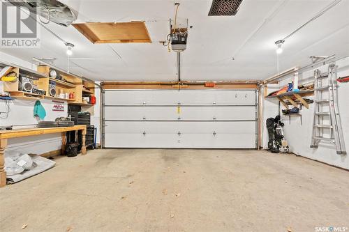 262 Nesbitt Crescent, Saskatoon, SK - Indoor Photo Showing Garage