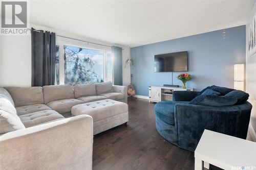 262 Nesbitt Crescent, Saskatoon, SK - Indoor Photo Showing Living Room