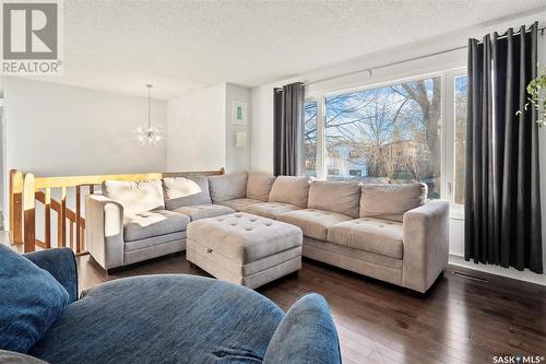 262 Nesbitt Crescent, Saskatoon, SK - Indoor Photo Showing Living Room