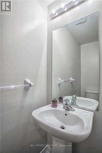 133 Dundas Way, Markham, ON - Indoor Photo Showing Bathroom