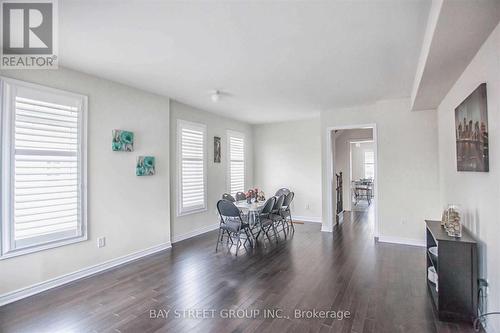 133 Dundas Way, Markham, ON - Indoor Photo Showing Living Room