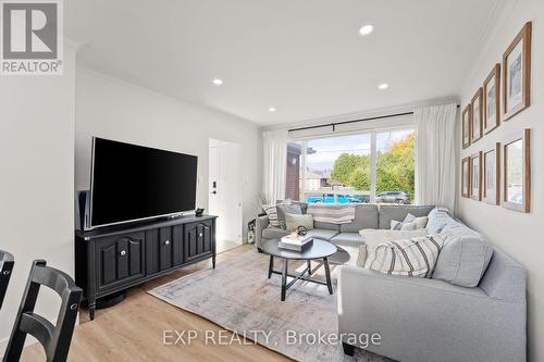 Main - 2 Patrick Drive, Aurora, ON - Indoor Photo Showing Living Room