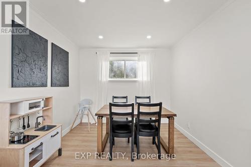 Main - 2 Patrick Drive, Aurora, ON - Indoor Photo Showing Dining Room