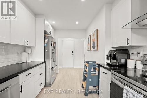 Main - 2 Patrick Drive, Aurora, ON - Indoor Photo Showing Kitchen