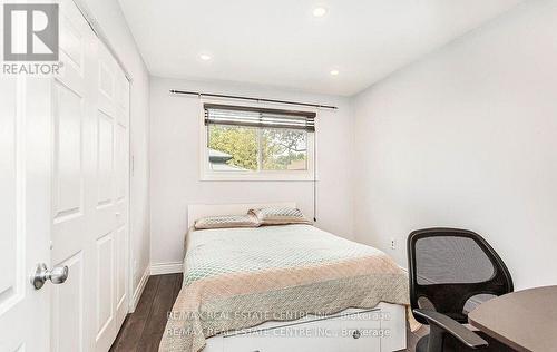 607 Green Meadow Crescent, Mississauga, ON - Indoor Photo Showing Bedroom