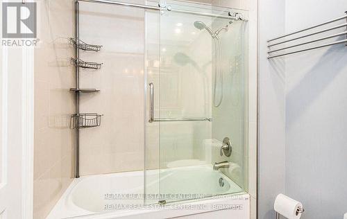 607 Green Meadow Crescent, Mississauga, ON - Indoor Photo Showing Bathroom