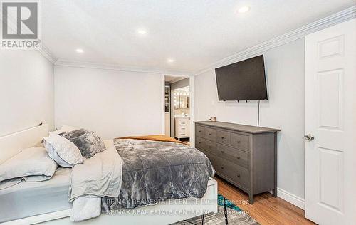 607 Green Meadow Crescent, Mississauga, ON - Indoor Photo Showing Bedroom