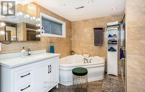 607 Green Meadow Crescent, Mississauga, ON - Indoor Photo Showing Bathroom