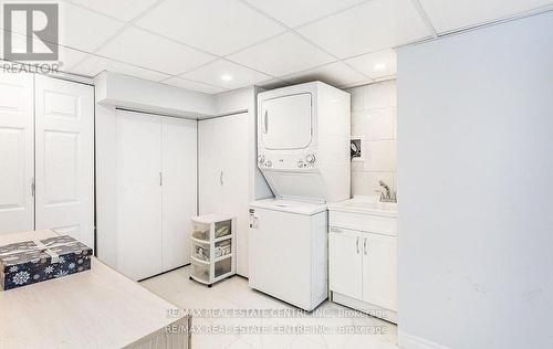 607 Green Meadow Crescent, Mississauga, ON - Indoor Photo Showing Laundry Room