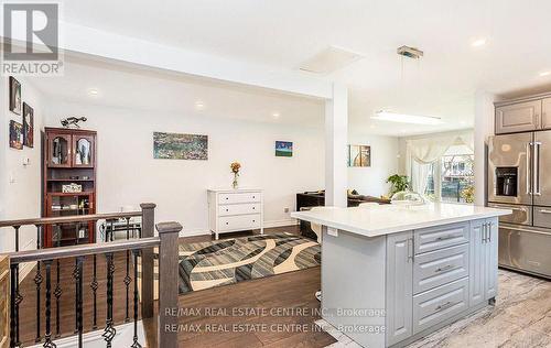 607 Green Meadow Crescent, Mississauga, ON - Indoor Photo Showing Kitchen