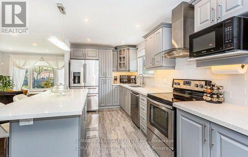 607 Green Meadow Crescent, Mississauga, ON - Indoor Photo Showing Kitchen With Upgraded Kitchen