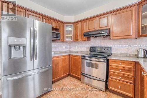 149 Brisdale Drive, Brampton, ON - Indoor Photo Showing Kitchen