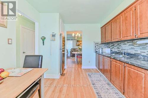 108 - 400 Mississauga Valley Boulevard, Mississauga, ON - Indoor Photo Showing Kitchen