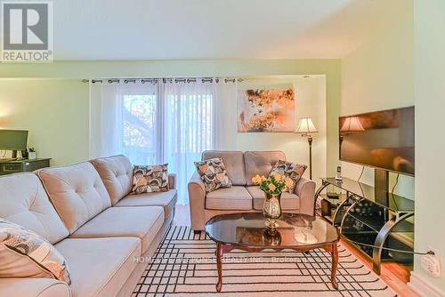 108 - 400 Mississauga Valley Boulevard, Mississauga, ON - Indoor Photo Showing Living Room