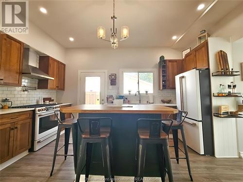 81 Sandys Street, Chatham, ON - Indoor Photo Showing Kitchen With Upgraded Kitchen