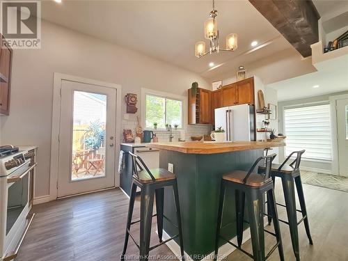 81 Sandys Street, Chatham, ON - Indoor Photo Showing Kitchen With Upgraded Kitchen