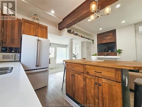 81 Sandys Street, Chatham, ON - Indoor Photo Showing Kitchen With Double Sink