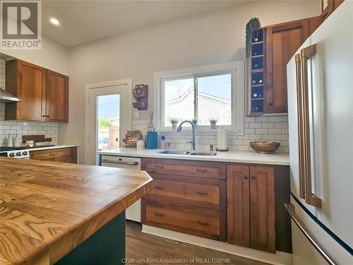 81 Sandys Street, Chatham, ON - Indoor Photo Showing Kitchen With Double Sink