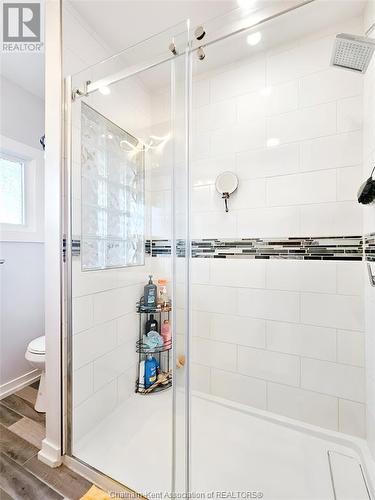 81 Sandys Street, Chatham, ON - Indoor Photo Showing Bathroom