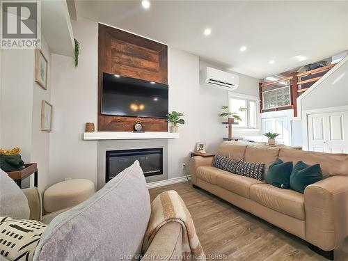 81 Sandys Street, Chatham, ON - Indoor Photo Showing Living Room With Fireplace