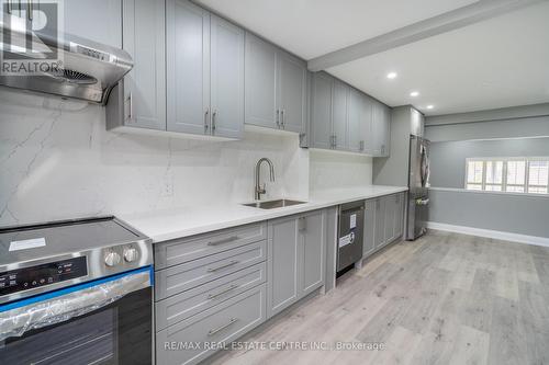 118 Darras Court, Brampton, ON - Indoor Photo Showing Kitchen