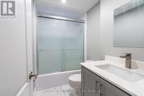 118 Darras Court, Brampton, ON - Indoor Photo Showing Bathroom