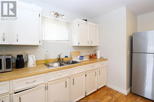 867 Langlois, Windsor, ON - Indoor Photo Showing Kitchen With Double Sink