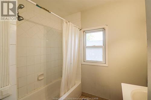 867 Langlois, Windsor, ON - Indoor Photo Showing Bathroom