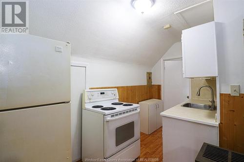 867 Langlois, Windsor, ON - Indoor Photo Showing Kitchen