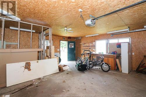 867 Langlois, Windsor, ON - Indoor Photo Showing Garage