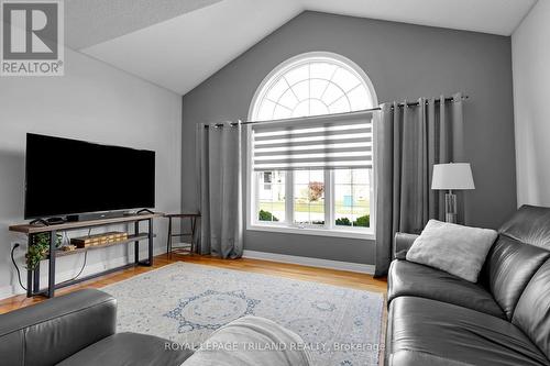 121 - 2025 Meadowgate Boulevard, London, ON - Indoor Photo Showing Living Room