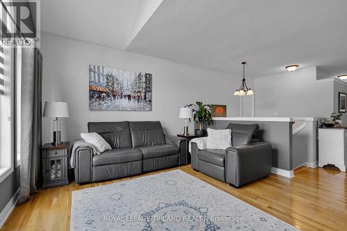 121 - 2025 Meadowgate Boulevard, London, ON - Indoor Photo Showing Living Room