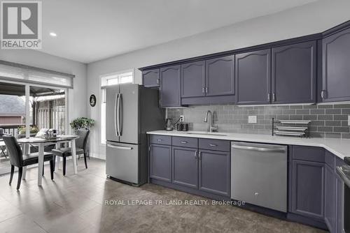 121 - 2025 Meadowgate Boulevard, London, ON - Indoor Photo Showing Kitchen