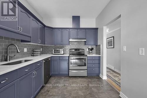 121 - 2025 Meadowgate Boulevard, London, ON - Indoor Photo Showing Kitchen